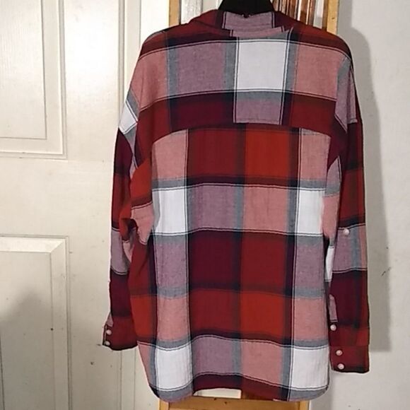 💥Universal Thread plaid v neck blouse - Picture 2 of 7